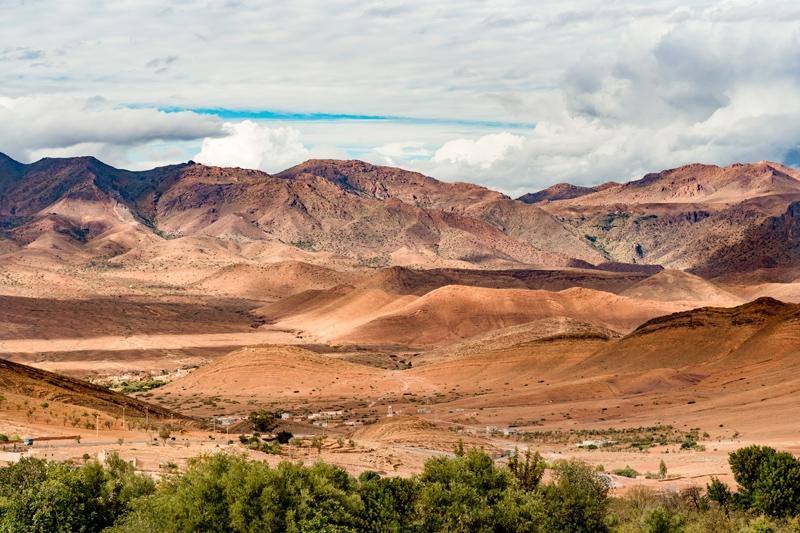 Dag 10: Ouarzazate - Taroudannt Tussen de Hoge Atlas en de Anti Atlas ligt de oude, uitgedoofde vulkaan Jbel Siroua die een hoogte van 3304 m bereikt.
