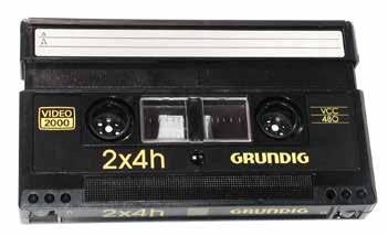13.2. FOUTE VRIENDEN VAN DE (S-)VHS Foute vrienden van de VHS: Betamax De Betamax cassette dateert uit dezelfde periode als de VHS cassette, maar heeft een