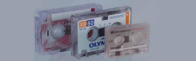 20.2. FOUTE VRIENDEN Foute vrienden van de Minicassette: Links op de foto zie je een minicassette, in het midden een micro-cassette (herkenbaar aan de inkeping bovenaan), en rechts een picocassette.