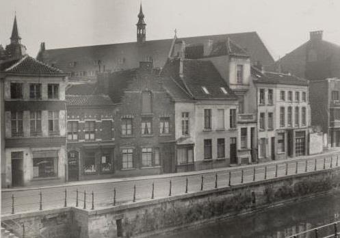 de deur en de waaier maken nu deel uit van het huis op de Reep 9-11 De schrijver Roger die vele citétjes nog