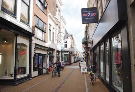 WINKELRUIMTE Langendijk68 4201CJGorinchem blad4 1.5. Ligging De winkel/kantoorruimte is gunstig gelegen in de historische binnenstad van Gorinchem, aan de autovrijelooproutelangendijk.