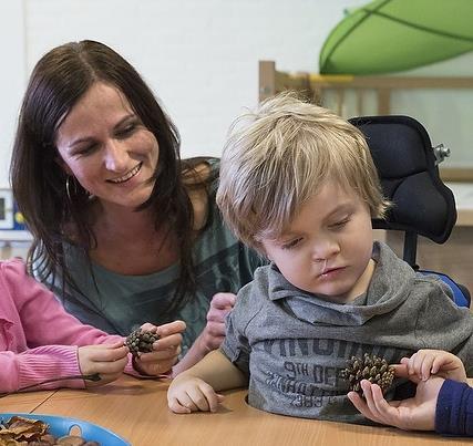 ontwikkelen op een plek waar kinderen met en zonder beperking samen leren. Daarom richt ze drie jaar geleden Stichting Bram Ridderkerk op.