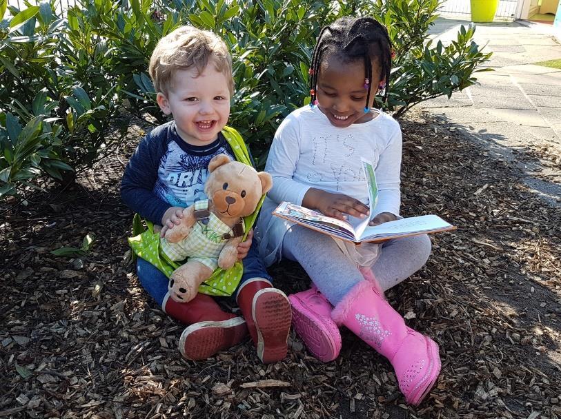 Kinderen leren: Dat ze rekening gehouden moet worden met de wensen van andere kinderen Sociale en morele regels kennen en aanvoelen wat in een bepaalde situatie handig en effectief is om te gebruiken