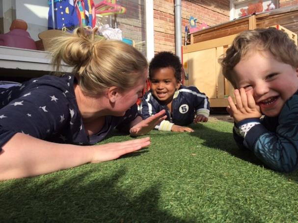 VIER PEDAGOGISCHE BASISDOELEN In ons Pedagogisch Beleidsplan gaan we uit van de vier pedagogische basisdoelen, die professor J.M.A. Riksen-Walraven heeft geformuleerd voor de opvoeding van kinderen in het gezin en in de kinderopvang.