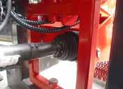 De pallenkoppeling beschermt de machine tegen overbelasting of onheil (keien, staal o.i.d.) en is onderhoudsvrij. Dubbele zwenkcilinders zorgen voor een constante zwenkbeweging.