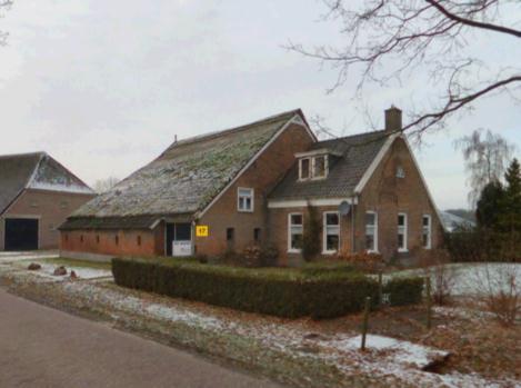 Hoofdweg 17 Koprompboerderij met rietgedekte schuur in