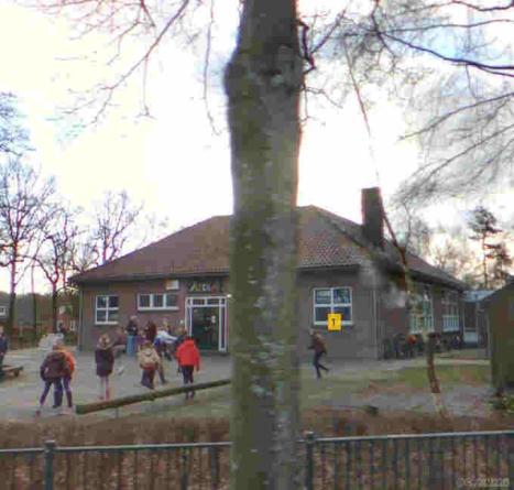 Lieverseweg 1 Schoolgebouw in sobere Interbellumstijl, ca 1928, vrij gaaf.