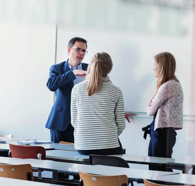 GETUIGENISSEN De docenten van het postgraduaat HR Management zijn één voor één inspirerende deskundigen met beide voeten in het bedrijfsleven.