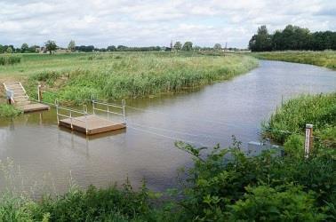 (blz. 3) Nieuw trekpontje bij Rijsbergen (12 juli 2017) (pont: ZH38) Vanaf eind mei is er een nieuw trekpontje over de beek Aa of Weerijs in de gem.