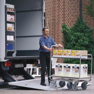 aarmee zijn ze optimaal te manoeuvreren en tevens uiterst ergonomisch en dus "mensvriendelijk". ok deze geheel roestvrijstalen wagens zijn er in 4 modellen.