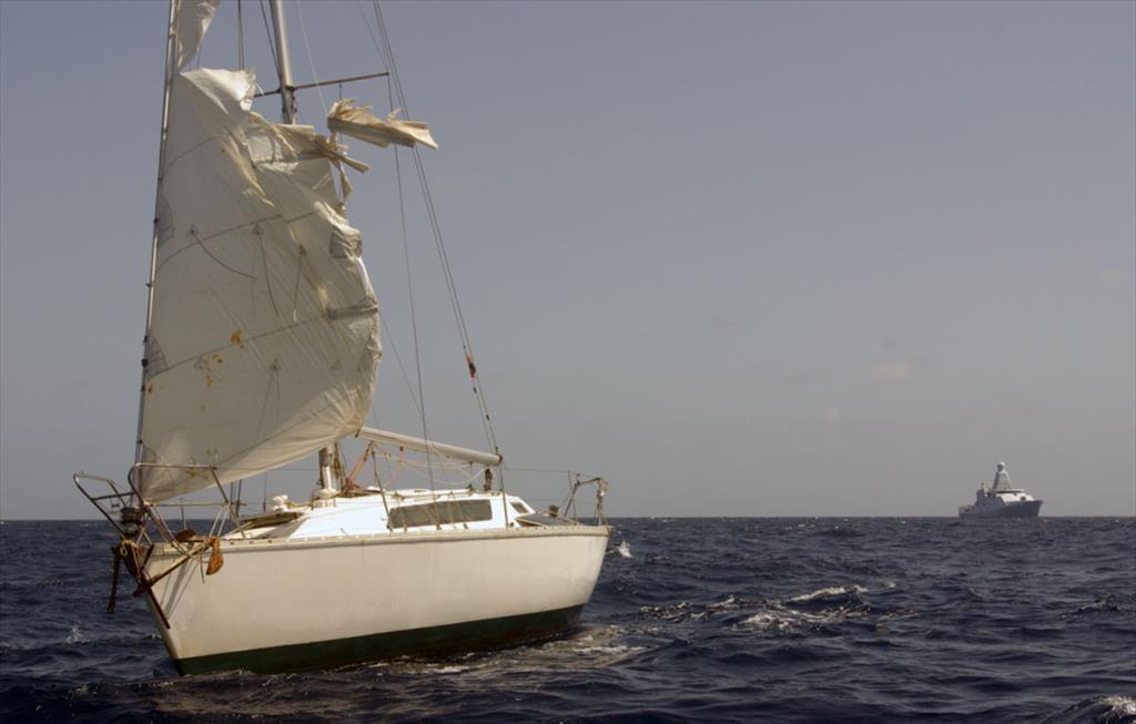 De opvarende was al 2 weken bezig van St. Vincent naar St. Maarten te komen, maar uit koers geraakt door een storm.