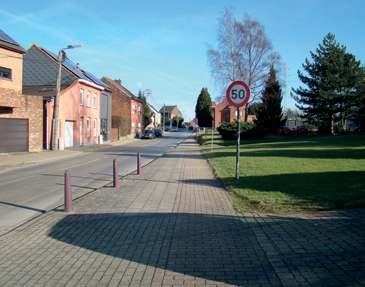 VERO Voetgangers 5.4 Verkeersborden Verhoogd kruispunt Straat oversteken zonder zebrapad Heidebergstraat - Lange Lostraat - Lostraat Stap verder de Heidebergstraat in.