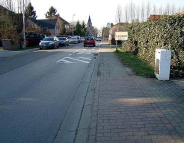 Het gevaarsbord geeft aan dat bestuurders een plaats naderen waar veel kinderen komen.