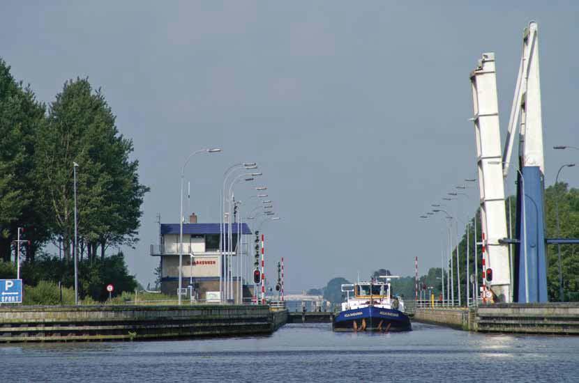 Foto: Hanneke de Boer 3.8 Sluis Gaarkeuken Gaarkeuken ligt net ten zuiden van Grijpskerk, aan het Van Starkenborghkanaal in de provincie Groningen.