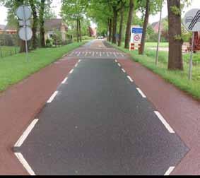 Het is een kaarsrechte weg van een kilometer of 3, 4 lang, gebruikt door scholieren op weg naar het voortgezet onderwijs en door forensen die naar het station in Mariënberg rijden.