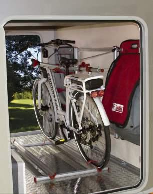 F98655-910 Garage Pack 115,00 FIAMMA PACK PLUS Multifunctioneel set compleet met draagframe voor fietsen en diverse accessoires zodat u uw garageruimte zo praktisch mogelijk kunt indelen.