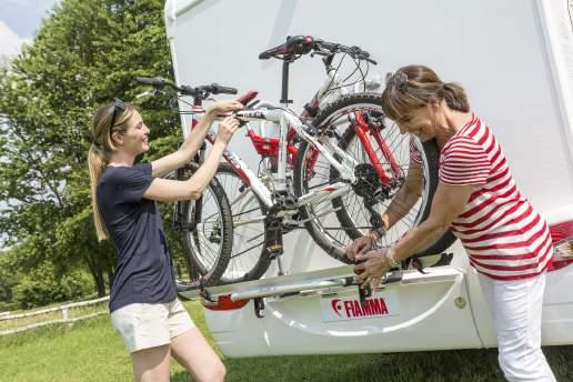 Geschikt voor campers FIAMMA CARRY BIKE PRO Robuust fietsenrek geschikt voor aan de achterwand van de camper. Aanbevolen door experts uit de branche. RVS draagframe.