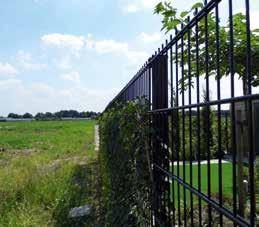 De extra grote twee-onder-een-kap woningen hebben vrij uitzicht over het uitgestrekte Brabantse landschap.