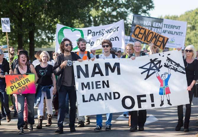 hoofdstuk 6 6.7- Meer gas uit Rusland? Minder gas uit Groningen betekent eventueel meer gas uit Nederlandse kleine velden winnen, maar daar zijn vele protesten tegen.