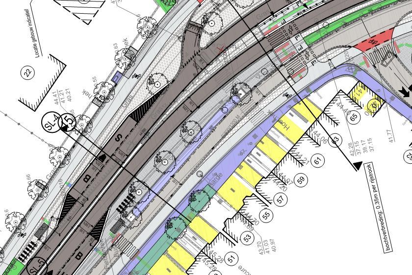 In het aangepast ontwerp wordt voorzien om, rekening houdende met de opritten naar de aanliggende percelen/woningen en de aangepaste Park & Ride, groenvakken te voorzien waarin nieuwe bomen