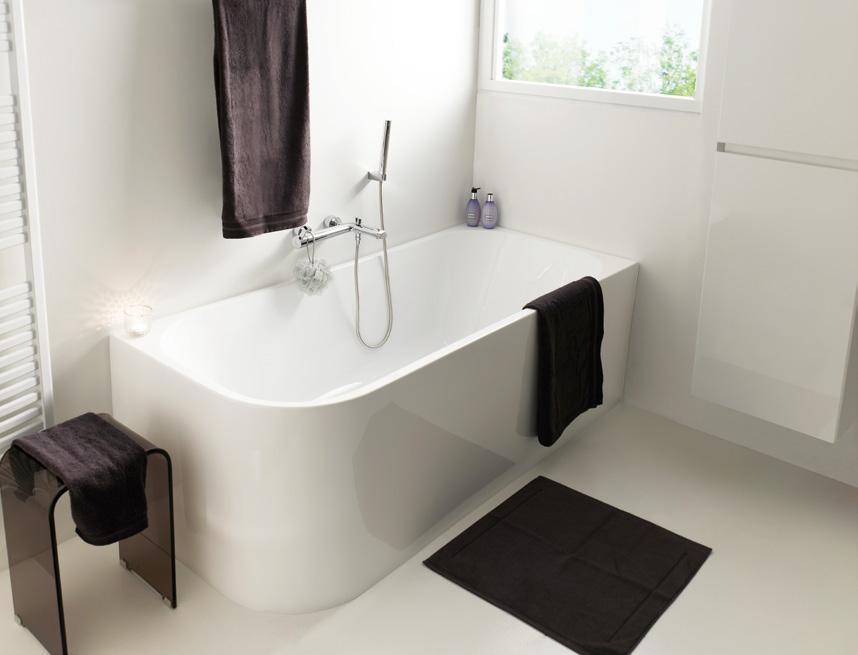 25 Hoekbaden Baignoires d'angle Een hoekbad is de ideale oplossing voor wie het strakke design van een vrijstaand bad wil combineren met een ruimtebesparende hoekopstelling.