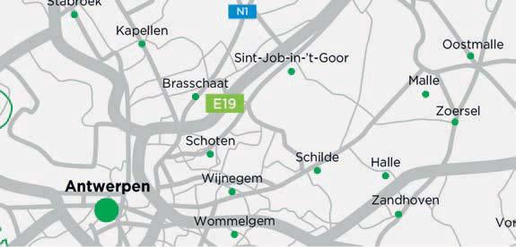 De gemeente heeft een eigen treinstation aan spoorlijn 12 Antwerpen - Roosendaal.