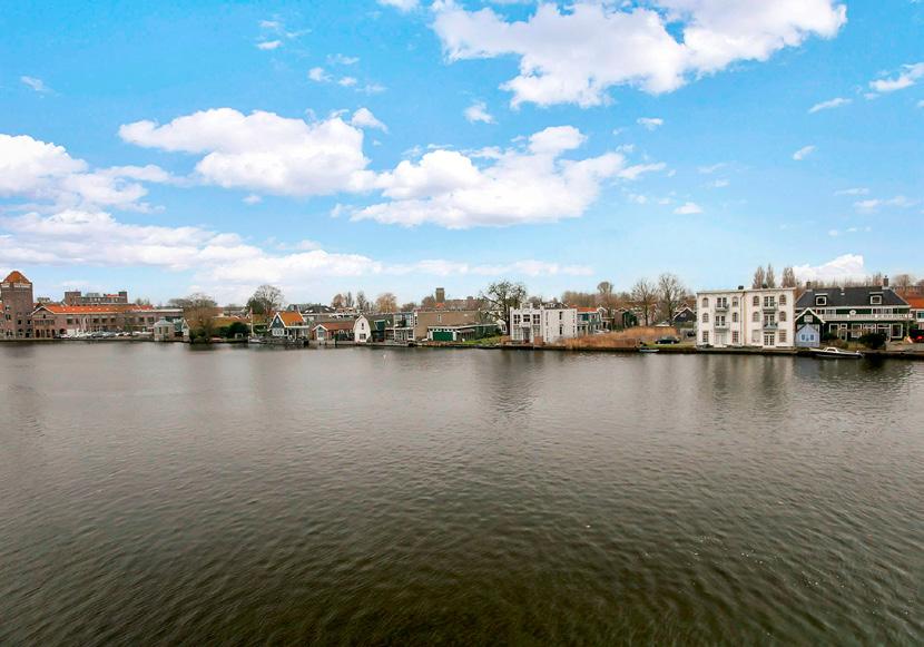 prachtig uitzicht op de scheepvaart en de Westzijde De Gortpeller 36 Zaandam Dit royaal bemeten appartement is gelegen op de 2e