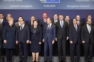 Oplossingen Opdracht 1: Het bestuur van de Europees Unie Foto 1: Wat zie je op de foto s: Het Europees Parlementsgebouw In Brussel en de Belgische leden.