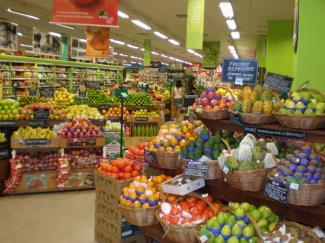 Oplossingen Opdracht 1: Het Europees landbouwbeleid in je dagelijks leven Foto 1: Wat: volle winkelrekken in de supermarkt. Beslissing EU: Iedereen heeft recht op voldoende gezond voedsel.