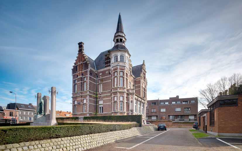 Ekeren centrum Antwerpen, en toch niet stad Ekeren-Centrum is de grootste en meest centrale van de vier Ekerse wijken, gelegen in de omgeving van de Kloosterstraat, Dorpstraat en Driehoekstraat en