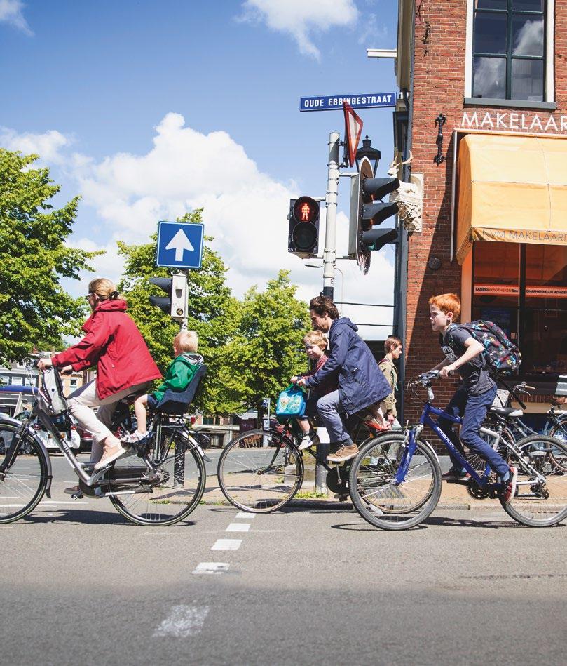 ONZE FIETS STRATEGIE WAAR WILLEN WE NAAR TOE? In Groningen hebben we een lange traditie van goed en helder fietsbeleid. Deze traditie willen we voortzetten. Fietsen verbindt, zowel fysiek als sociaal.