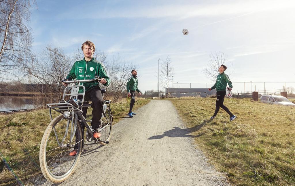 Groningen is een mooie stad en bij mijn komst viel me direct op dat er hier heel veel fietsers rondrijden. Maar wat me daarbij vooral ook opvalt: de mensen fietsen heel hard!