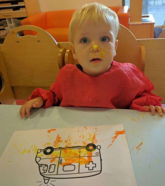 De kinderen mochten pleisters plakken op een kleurplaat van Nijntje. Wij hebben het boek van Nijntje gaat naar het ziekenhuis voorgelezen.