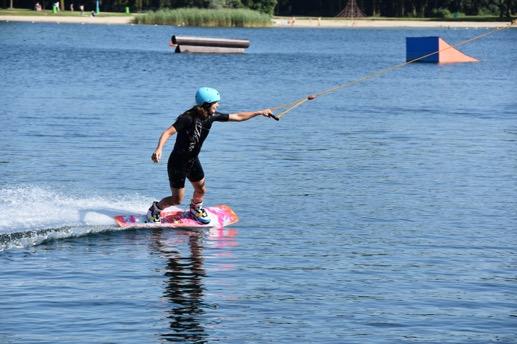 Waterski s, zwemvesten, instructievideo. 1,5 uur 20,- p.