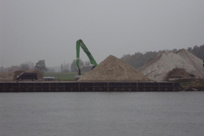 Loswal Zwolle (tegen over Katerveer) (57 op kaart) Locatie gelegen naast de IJsselbrug op een zogenaamde loswal. Loswal is in eigendom van Firma van Werven.