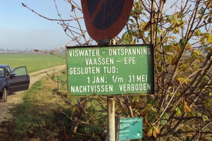 IJsseloever in De Hoge Waard (40 op kaart) IJsseloever gelegen nabij de Welsumerwaarden. Vanaf de dijk kan er ongeveer 300 meter opgereden worden tot een soort parkeerplaats.