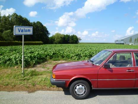 Op naar Valom Vanaf Baflo kies ik ervoor een stukje provinciale weg te nemen. De Audi 80 rijdt lekker tot ongeveer 95 km/uur.