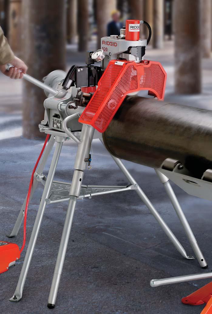 920 Rolgroefmachine met grote capaciteit die past op de RIDGID 300-aandrijfmachine voor gebruik in het veld of in de werkplaats. Staal: 2-24 Koper: 2-8 Roestvast staal: 2-24 Grote rolgroefcapaciteit.