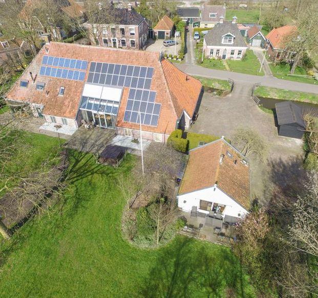 3 landelijk-wonen.nl INLEIDING Stelpboerderij De boerderij oorspronkelijk gebouwd in 1932. Rond het jaar 2000 is het geheel verbouwd tot een zeer exclusief woonobject.