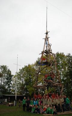 Ook Hans PD1JMT had het druk met uitleg geven over radio. De scouts legden contact met diverse landen zoals Frankrijk, Duitsland, Noorwegen en Rusland.