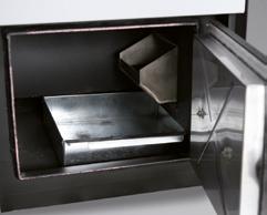 5 [ 2012 ] Grote aslade voor een wekelijkse reiniging. Grand tiroir à cendres pour un nettoyage hebdomadaire.