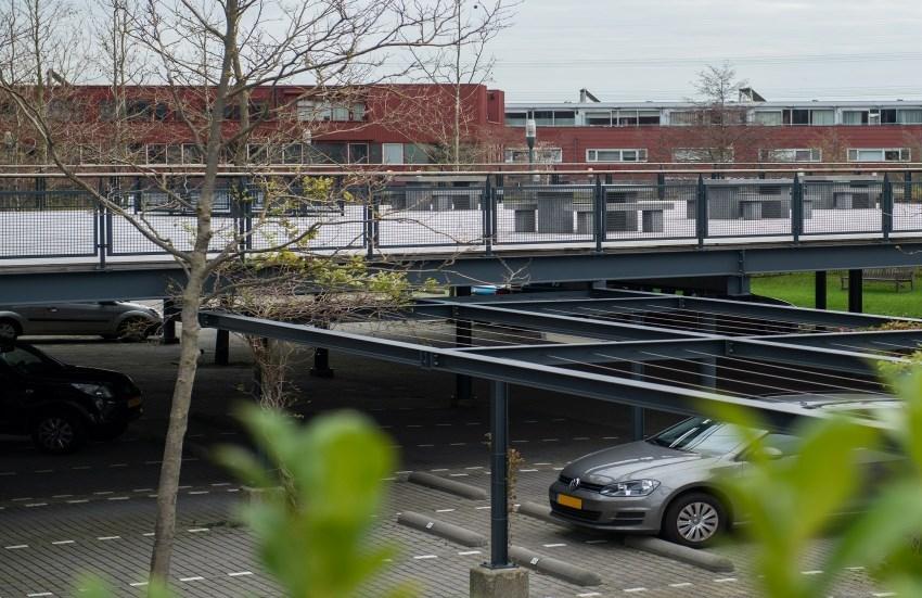 De afstand naar Amsterdam is slechts 37 kilometer, naar Utrecht 26 kilometer en Hilversum en het Gooi liggen onder handbereik.