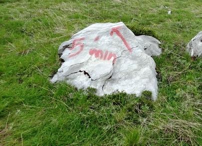 looptijd/afstand: 5h35 / 17,5km stijgen/dalen: 375m / 895m overnachting: Mikro Papingo Dag 4: Via het Drakenmeer naar de Astrakas berghut (ZW08091x) Je neemt overnachtingsspullen mee voor één nacht