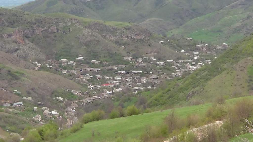 Bij een dorpshuis kwamen de kogels door het raam en in elk dorp werden allerlei soorten kogels opgeraapt die op Armenië waren afgevuurd.
