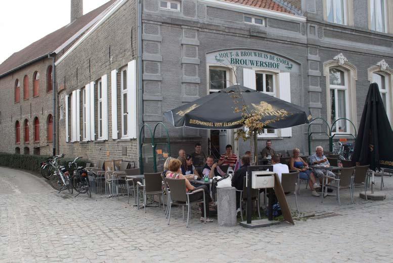 Foto: Alveringem De aanwezige sociaal-culturele voorzieningen en horeca versterken elkaar of sterven samen uit.