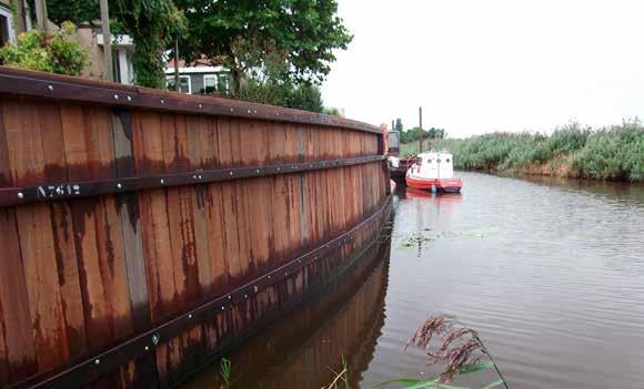 HOUTWIJZER GWW HOUTEN DAMWANDEN ONTWERPASPECTEN, KWALITEITSEISEN EN STERKTEBEREKENINGEN Damwanden van hout worden al honderden jaren gebruikt om ons land te beschermen tegen het water.