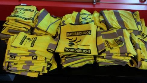 BASISSCHOOL NOORDERLICHT JAARGANG 6 NUMMER 7 22 JUNI 2017 NIEUWSBRIEF School voor jonge avonturiers die hun wereld willen ontdekken Nieuwe groepen, nieuw plein Op de verschillende pleinen (Bos,