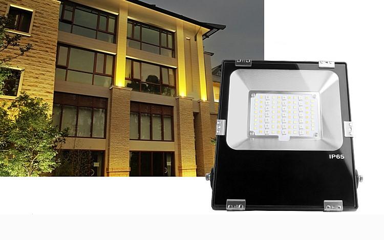 02RGB+CCT FLOODLIGHT Behuizing van alumi