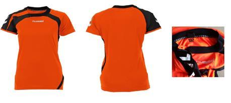 Praatjes en mededelingen Uitgifte oranje inschietshirts Voor elke spelend lid, dus vanaf de pinguïns tot en met de senioren, is er een oranje inschietshirt beschikbaar.