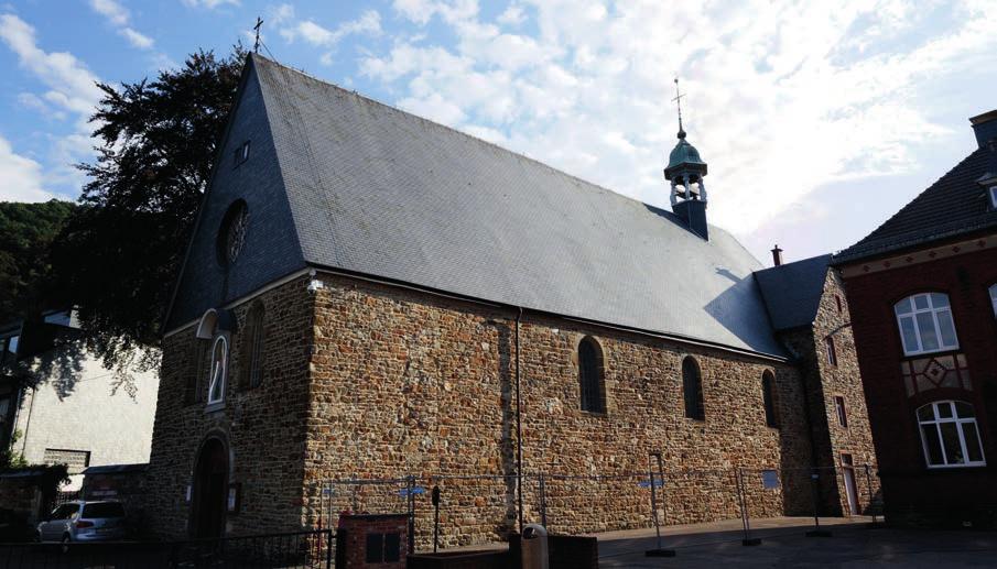 2. KAPUCIJNENKERK Ruelle des Capucins OPENINGSUREN: 9-17 uur De Kapucijnenkerk, die gebouwd werd in 1623 en afgewerkt in 1626, is de stille getuige van de aanwezigheid van de kapucijnen in Malmedy.